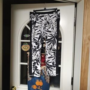 Old Navy Go Dry Black White Designed Elevate Cropped Leggings Women's L